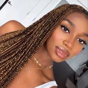 brown knotless braids with highlights for autumn FroHub
