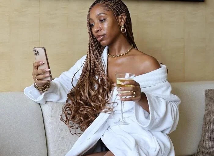 medium-french-braid-mid-back-length_book_uxbridge-middlesex_afro_hairdresser_braider_near_me_main-dor-by-grace_frohub