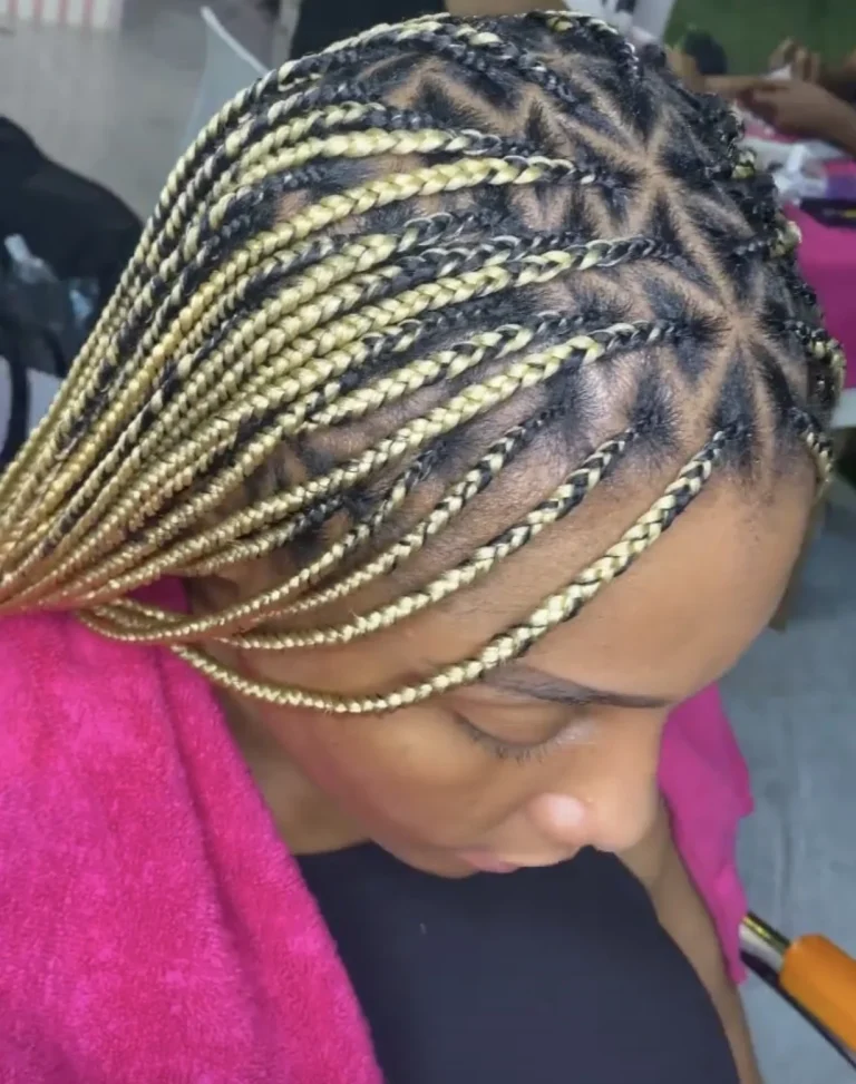 medium-knotless-braids_book_barnet-london_mobile_afro_hairdresser_braider_near_me_hairbye_frohub