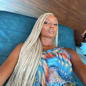 platinum blonde knotless braids FroHub